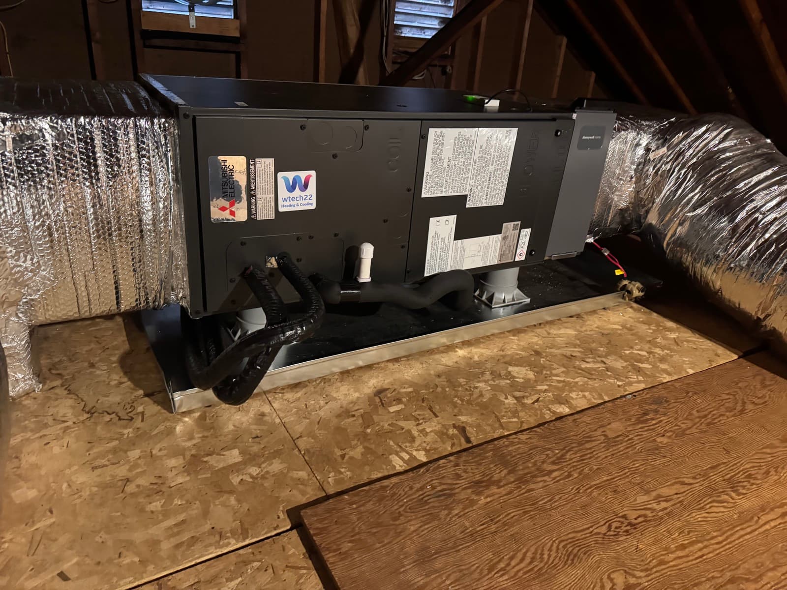 Manejadora Mitsubishi ductada instalada en atico de Connecticut por wtech22 Heating and Cooling